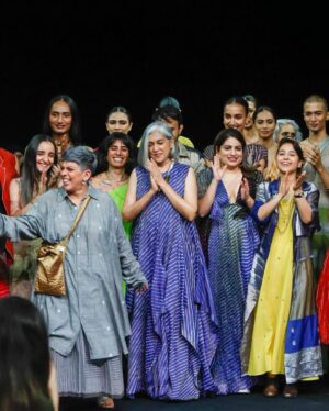 Mallika Dua Instagram - If it’s not you being a sample size, it’s the fact that you aren’t an nepo babe, or a South Delhi fashion gatekeeper or Mercury retrograde or something else. It’s not always the easiest getting designers to dress you when you love to dress up for most imagine their creations on a mannequin. 

Not @urvashikaur though. She makes clothes for human beings that come with their own voices,sizes and colour. All of which cannot be defined by and contained in sample size dimensions. Her clothes don’t conform, or force you to. 

This is why it was pure joy being part of 15 years of Urvashi Kaur at Lakme fashion week and walking alongside all of Urvashi’s muses,each  so accomplished, fearless and unique. 

Thank you for creating this beautiful show and for always making us part of your vibrant, inclusive, free size world, UK! 

#UrvashiKaur  #LakméFashionWeekxFDCI #LakméFashionWeek #LFWxFDCI #LFW #FDCI

@lakmefashionwk @lakmeindia @nexaexperience @fdciofficial @r1seworldwide @reliancebrandsltd

Styling: @dhfranklin
Makeup: @eshwarlog 
Hair: @dellsi.mody 
Show director: @lubna.adam
Backstage: @delnazd 
Music: @martinduboismdub