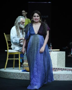 Mallika Dua Instagram - If it’s not you being a sample size, it’s the fact that you aren’t an nepo babe, or a South Delhi fashion gatekeeper or Mercury retrograde or something else. It’s not always the easiest getting designers to dress you when you love to dress up for most imagine their creations on a mannequin. 

Not @urvashikaur though. She makes clothes for human beings that come with their own voices,sizes and colour. All of which cannot be defined by and contained in sample size dimensions. Her clothes don’t conform, or force you to. 

This is why it was pure joy being part of 15 years of Urvashi Kaur at Lakme fashion week and walking alongside all of Urvashi’s muses,each  so accomplished, fearless and unique. 

Thank you for creating this beautiful show and for always making us part of your vibrant, inclusive, free size world, UK! 

#UrvashiKaur  #LakméFashionWeekxFDCI #LakméFashionWeek #LFWxFDCI #LFW #FDCI

@lakmefashionwk @lakmeindia @nexaexperience @fdciofficial @r1seworldwide @reliancebrandsltd

Styling: @dhfranklin
Makeup: @eshwarlog 
Hair: @dellsi.mody 
Show director: @lubna.adam
Backstage: @delnazd 
Music: @martinduboismdub
