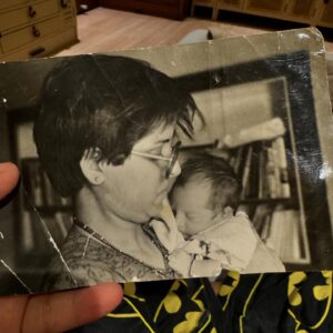 Mallika Dua Instagram - @chinnadua Miss you mummie. Your voice, your chappal sound, your smol hands, your goodness, your chaos, your uncomplicated, giant heart and soul. Selfishly, What I miss most is who I was when I shared a world with you. Thank you for being here and beyond. Mother’s Day week pe aapke fave Insta pe toh post banta hai 🤗💛. Love, your kids Miku, Bakooli, Nikhil, Johnny and Fateh.