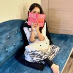Malvi Malhotra Instagram - THE POWER OF NUNCHI ❤️ Eye Measure It’s an ability to listen and gauge other’s mood . It’s an ability to sense what is going on around . To know the written and unspoken information from your circumstances. Basically , Reading the air . It’s very interesting to know NUNCHI through this book. Koreans teach NUNCHI to their kids Since childhood. Thank you @penguinindia For introducing me to this interesting book , it’s so practical game and after knowing and practising NUNCHI , you can actually level up your social game . You will Start understanding people and situations better . I would recommend this to everyone . Check it out 💯