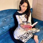 Malvi Malhotra Instagram - THE POWER OF NUNCHI ❤️ Eye Measure It’s an ability to listen and gauge other’s mood . It’s an ability to sense what is going on around . To know the written and unspoken information from your circumstances. Basically , Reading the air . It’s very interesting to know NUNCHI through this book. Koreans teach NUNCHI to their kids Since childhood. Thank you @penguinindia For introducing me to this interesting book , it’s so practical game and after knowing and practising NUNCHI , you can actually level up your social game . You will Start understanding people and situations better . I would recommend this to everyone . Check it out 💯