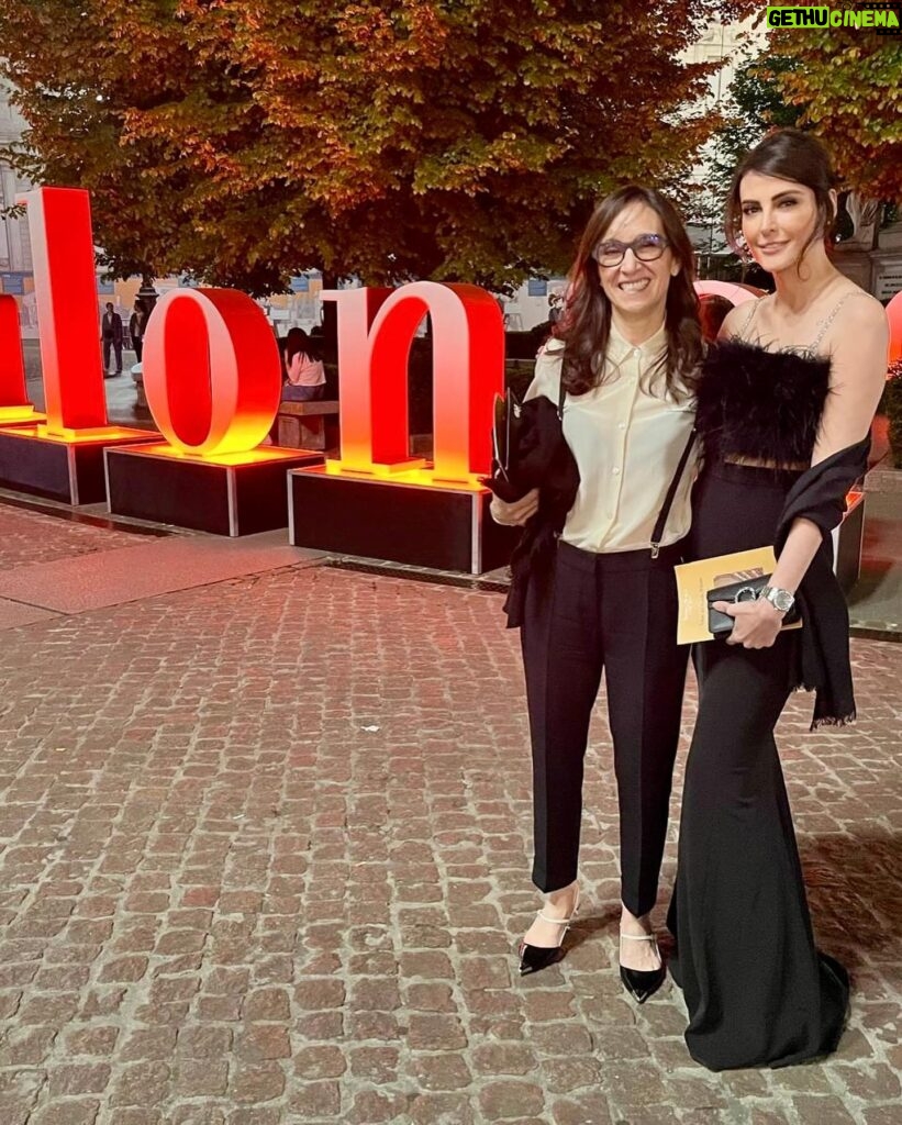 Mandana Karimi Instagram - I had the honour of attending yet another magnificent launch of @isaloniofficial “ 62ed edition “ at the @teatroallascala All set for yet another design week in Milan.