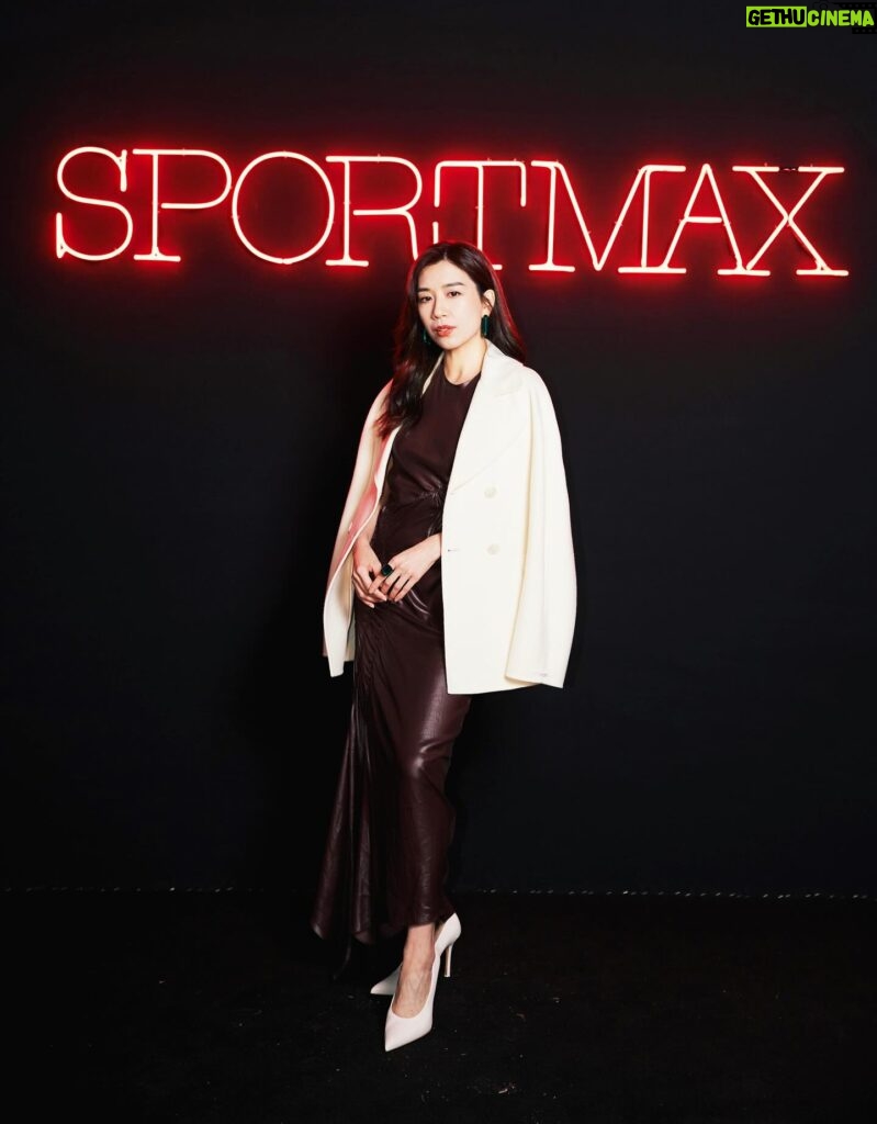 Mandy Wong Instagram - My Day 3 in Milan ❤️ Kicking off MFW with @sportmax Fall-Winter 2024 Collection. Thank you Sportmax for having me. 新系列每套都充滿獨特的魅力、性感、型格，so CooL~~ @sportmax @sportmax_hk @supremeartent @vincephair #qystyling #sportmax