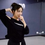 Mandy Wong Instagram - 排舞係開心係享受嘅😌😌 仲要唔係自己一個人，有人陪我一齊Fing，一齊笑，一齊出汗！ @selenaleelalee #countingdownthedays #胡說八道去出Show