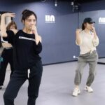 Mandy Wong Instagram - 排舞係開心係享受嘅😌😌 仲要唔係自己一個人，有人陪我一齊Fing，一齊笑，一齊出汗！ @selenaleelalee #countingdownthedays #胡說八道去出Show