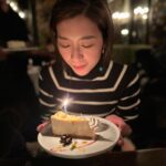 Mandy Wong Instagram – 2023年的生日非常特別，好想好好地記錄落嚟！
雖然今年嘅生日唔喺香港，
但能夠同一班好姊妹喺巡唱的首站中渡過，很值得紀念的旅程！謝謝有您們，還記得當我地唱著合唱時，只要一對上眼就會🥹😢😭真係要逃避眼神先唱到落去，唔係講少！
今年的生日願望係。。。😏🙏🏻
希望我哋繼續good show，下一站 @thundervalley ，衝呀💃🏻
@paisleyhu 下次等你歸隊！
@myoliemyolie @selenaleelalee @elaine_yiu @nwuuu 

#胡說八道世界巡迴演唱會 
#sisterslove 
@joy_entertainment_usa