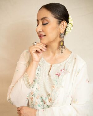 Manisha Koirala Instagram - Styled by - @sanamratansi 
Sr&Co Manager - @jaferalimunshi 
Team - @isshika.manan 
Outfit - @anitadongre 
Earring - @tribebyamrapali
Ring - @sangeetaboochra
Footwear - @houseofvian 
Intern - @aartiii_17 
Make up - @tush_91
Hair - @hairbyykaushall
📸 - @devsphotographyofficial