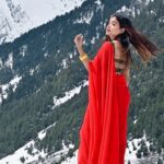 Manisha Rani Instagram - Am I dreaming?No,I ‘m living in my dream. I love Nature❤️Dil khush ho gaya yaha aakar. Videography- @saju.kashmir @dmt_explores #1piece#manishasquad#manisharani#kashmirdairies