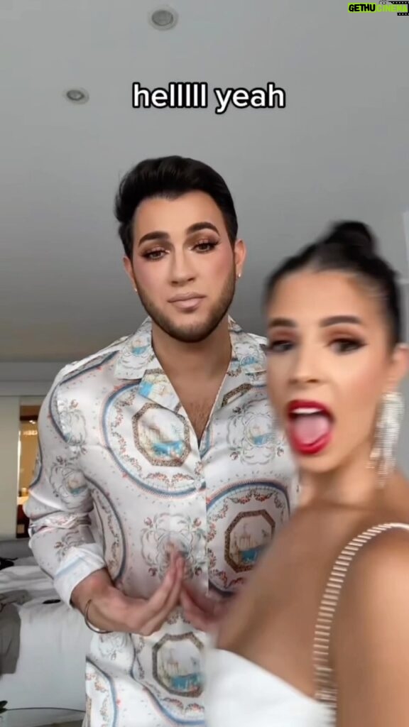 Manny MUA Instagram - there’s always a fast texter and a slow texter… which are you 👀 @larlarlee