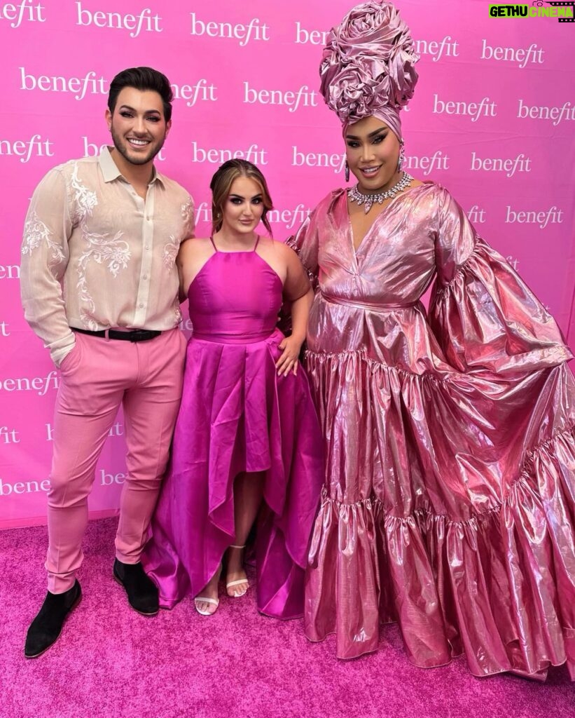 Manny MUA Instagram - bene-daddy 🩷 I am SO beyond proud to have been a benefit brow coach this year! I am truly amazed by the incredible talent in the top 24 and not only by their talent… but who they are as people! Such kind strong individuals with so much drive and passion! Thank you to team manny for being a DREAM to work with, i cannot wait to see where life takes you and know that I am here for you every step of the way! @bysssarah @wesleybenjamincarter @almariverabeauty @nessathinkz @somuchsimone @krystelpatino @sandijarquin @liv.reese you 8 are INCREDIBLE and i love you all! And huge congrats to @serenttaaa for winning!!!!! You slayed babe!!! - Thank you to @mikaylajmakeup and @patrickstarrr for being amazing co coaches and continuously pushing me to be the best coach I could be. Y’all…. we ate that UP 🥹❤️ - And of course thank you @benefitcosmetics for being such an incredible and inclusive brand who truly believes makeup is for everyone and anyone! I love you and the entire team and thank you for having me back for a second year in a row as a coach! It was an honor ❤️