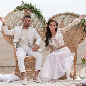 Manon Tanti Instagram - Just married #j2 => Merci à Jean Michel du grand Large Cassis qui nous a accueilli pour notre beach party!
@grandlargecassis 
Merci à 
@sandieparadis de @lifesevents pour l’organisation de notre mariage
@marbellaparis pour le bar à bijoux
@joe_jondoe pour le set Dj
@class_evenement pour la sono
@audrey_unjourparticulier pour la deco
@lateliervertdelouise pour les fleurs
@dragette.rosiere pour les cadeaux invités 
@dmvideocommunication de nous avoir suivi sur ces 3 jours
@crazybooth.fr pour le photobooth
Crédit photo @libre_comme_l_art (tenue bohème 
Merci à @fredericalzra )😍 et make up @louisabelkaid 😘