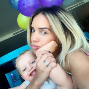 Manon Tanti Instagram - Tellement fière de toi mon amour ❤️❤️ aujourd’hui tes premiers pas @tiagotanti 🎉🎉🎉❤️❤️ ( Video dispo sur son insta 😁❤️❤️)