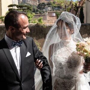 Manon Tanti Instagram - Toute ma vie je me souviendrai de ce moment papa ❤️ merci de m’avoir rassuré ( comme tu sais si bien le faire )avant mon entrée dans l eglise et de m’avoir accompagné à mon futur mari ❤️dad i love u ❤️