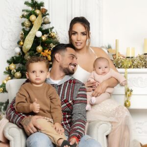 Manon Tanti Instagram - Premier noel à quatre 🥰🎄❤️ on vous souhaite un merveilleux réveillon à tous ❤️
