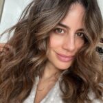 Manuela González Instagram - Aprendiendo a amar estos cambios! ♥️ Yo siempre he dicho que mis ojos son color burro al trote (🫏🍃🌱🍂🍁), pero últimamente me he percatado que cada uno de mis ojos tiene un color diferente! 😵‍💫 lo notan?