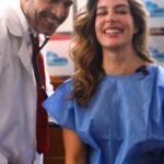 Manuela González Instagram - La faceta médica de @novoarafael sigue conquistando y sanando corazones, sino que lo diga Lorena. 😏😳 Lo mejor de todo, es que llegó para quedarse y acelerar el ritmo cardiaco de los fanáticos de #ACorazónAbierto, ¿preparados para el lanzamiento?❤️👏 ¡Hoy, 9:00 p.m.! 🥰