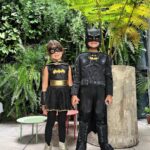 Manuela González Instagram - Y con ustedes… Batman con su Batichica! 🦇♥️ Háganse un favor y en el último slide imagínense un merengue (el comejen mas exactamente) como música de fondo 😝🤣🤣🤣 #AlmaDeMiAlma #PedroNiHermoso