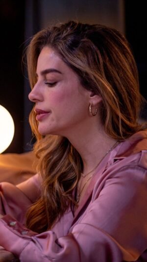Manuela González Instagram - Así como Lorena,muchos hemos atravesado una situación compleja en temas del amor .😔🙈 ¿Qué consejo le darías? #TíaAlison 
@lamuelagonzalez
