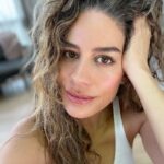 Manuela González Instagram - El mejor secreto de belleza siempre será querernos ♥️ Pero obviamente nos podemos ayudar con productos como la línea de @acidmantle.co Pro B5 que estoy amando porque hidrata la piel de adentro hacia afuera y es ideal para pieles sensibles como la mía! Ya la probaron? *Hidratación hasta por 48h no aplica para el gel limpiador limpieza delicada *El hidratante revitalizante no reemplaza el bloqueador solar CH-20230425-162