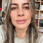 Manuela González Instagram - Respirar. Llenar de paisaje los ojos y el corazón. Caminar, explorar, sembrar, cocinar… ESTAR JUNTOS. Momentos en familia que guardaremos para siempre! Te amo Monita, gracias a ti y a Juan por abrirnos las puertas de su hogar y hacernos sentir como en casa. Que rico pasamos!! ♥️🍃🌿🌳 @marianagonzalezdaza @juan_braun_photos
