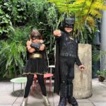 Manuela González Instagram - Y con ustedes… Batman con su Batichica! 🦇♥️ Háganse un favor y en el último slide imagínense un merengue (el comejen mas exactamente) como música de fondo 😝🤣🤣🤣 #AlmaDeMiAlma #PedroNiHermoso