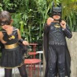 Manuela González Instagram - Y con ustedes… Batman con su Batichica! 🦇♥️ Háganse un favor y en el último slide imagínense un merengue (el comejen mas exactamente) como música de fondo 😝🤣🤣🤣 #AlmaDeMiAlma #PedroNiHermoso