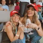 Manuela González Instagram - Cómo dirían por ahí, ME ERICÉ. QUE CHIMBA DE EXPERIENCIA LA F1!!!!! 🏁💥 Difícil explicar la energía de este magno evento y aún más increíble compartirlo con gente tan hermosa. Gracias @chevignon_ch por esta invitación y por este parche que y’a me llevo en el corazón.