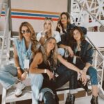 Manuela González Instagram - Cómo dirían por ahí, ME ERICÉ. QUE CHIMBA DE EXPERIENCIA LA F1!!!!! 🏁💥 Difícil explicar la energía de este magno evento y aún más increíble compartirlo con gente tan hermosa. Gracias @chevignon_ch por esta invitación y por este parche que y’a me llevo en el corazón.