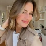 Manuela González Instagram - Momentos de cambio…Proyecto coming 🔜🎬🍿😜 Yo amo cortarme el pelo, sanearlo, mantenerlo saludable! Pero hace mucho no me lo cortaba tanto y les confieso que tenía muchos nervios ➡️ mi cara cuando empezaron a cortar😬🫨😵‍💫 Y sin embargo, quedé feliz! Que vivan los cambios! 🥰🙌🏻♥️😝 ¿Ustedes qué tanto se atreven a cambiar? #cambiodelook #haircut #longbob