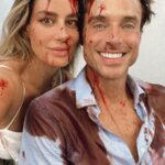 Manuela González Instagram - Cuando sufrimos un “pequeño accidente” en PERFIL FALSO 🎬🍿 Encuesta: ¿Ángela habría podido ayudar a Miguel a salir del carro? a) OBVIO b) NO WAY!!! . . . @netflix @netflixlat @netflixcolombia Cartagena, Colombia