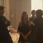 Manuela González Instagram - Detrás de cámaras de una de la secuencias 🔥 de Inti y Angela en PERFIL FALSO. Acá nuestra directora @cata__herzapata contándonos cómo sería la coreografía y creo que mi cara lo dice todo… 😵‍💫😯🤣🤣🤣🤣 Gracias @juliancerati por ser un compañero tan respetuoso y adorado! Ese momento quedó wowwwww! @netflixlat @netflixcolombia @netflix