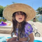 Manuela González Instagram - Popurrí de una semana fantástica! 1- Alma, cómo se puede ser tan hermosa? 🦄💜☂️ 2- Atardeceres samarios de mi corazón 🍭 3- siempre es que acostado todo es mas bonito! 4- Ellos, mi todo ♥️ 5- estrenando la creación de Yinetcita! Y con mi vestido de @ancoraswimwear 6- La dulzura de Pedro! si van a santa Marta háganse un favor y vayan a @olivapanaderiaypasteleria 7- salto cuántico de Pedro (en qué momento se creció tanto?) 8- pascua 🪺 9- con la canción de @dualipa GÉNESIS pegada! 10- mi paraíso tropical del amor♥️🙌🏻💫 @andresvascomont