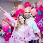 Manuela González Instagram - Recuerdos para toda la vida…🌈🦄🛼🍭💜🍰🌸 Para mi lo más cercano a la felicidad es hacer felices a quienes tanto amo! Alma cumplió 5 años y tenía claro lo que quería: “mami quiero bailar música con ritmo”! Es decir, nada de bailar la vaca Lola, ella quería Shakira a todo taco, “chis-pun” del mejor y luces y pista y hasta micrófono! Pero creo que jamás se imaginó tremenda fiesta de ensueño. Cada detalle, cada rincón parecía sacado de la mas top de sus fantasías! Y lo mejor, la energía bonita de todos sus amiguitos que gozaron a la par con ella! Y bueno, los grandes también nos enrumbamos, p’a que 😜💃 Así que acá les comparto algunos momentos! fueron tantos, que luego vendrá la parte #2 y quizá la 3… 😬🤣🤣 Todo esto fue posible Gracias a @posheventosboutique sin duda, LOS MEJORES! 💫🙌🏻 te amo @melaniereyesd ♥️ 🍰 @mimetipasteleriaoficial no se imaginan la delicia de torta! 🎶 @paquitagallego_ nuestra súper Dj! 🎆 @decolounge.com.co la pista de luces que hizo la diferencia! 🧑‍🎨 @kidsclubafterschool los mejores en recreacion y actividades! 👩‍🦳👱🏻‍♂️ @caramelosbga el show más increíble de Barbie y Ken! 🪑 @la_fete_rentals el mobiliario de los chiquis 🎁 @tinmarinddopingue las sorpresas más divinas! 📸 @colorhunt la encargada de plasmar todos estos momentos desde su corazón bonito y maravilloso ojo! @andresvascomont somos un gran equipo!!! TE AMO y amo lo que hemos construidos juntos 🥰🙌🏻♥️