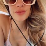 Manuela González Instagram - Popurrí de una semana fantástica! 1- Alma, cómo se puede ser tan hermosa? 🦄💜☂️ 2- Atardeceres samarios de mi corazón 🍭 3- siempre es que acostado todo es mas bonito! 4- Ellos, mi todo ♥️ 5- estrenando la creación de Yinetcita! Y con mi vestido de @ancoraswimwear 6- La dulzura de Pedro! si van a santa Marta háganse un favor y vayan a @olivapanaderiaypasteleria 7- salto cuántico de Pedro (en qué momento se creció tanto?) 8- pascua 🪺 9- con la canción de @dualipa GÉNESIS pegada! 10- mi paraíso tropical del amor♥️🙌🏻💫 @andresvascomont