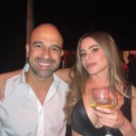 Manuela González Instagram - La gran noche de anoche y sin lugar a dudas, un sueño cumplido para Andrés! 😬🫠😍♥️ ➡️ ir a la última foto PARFAVARRRR 🤣🤣🤣 No les puedo explicar la belleza de esta mujer, ninguna foto le hará justicia jamás! Y su energía fabulosa la cual generosamente nos compartió a todos anoche Uff… Gracias @netflixcolombia por este fantástico lanzamiento de GRISELDA! Quedamos enganchadisimos!!! Necesitamos que se estrene ya! 😜🍿🎬 Y gracias a @pepapombocom por mi hermosura de vestido y a @sofiallanosaccessories por mis accesorios! ♥️😍 me sentí regia! @netflix @netflixlat @sofiavergara @andresvascomont