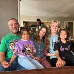 Manuela González Instagram - Un domingo muy hermoso, pre-celebrando el próximo cumple #15 de Jerito! ♥️🎂 y aunque en todas nos vemos muy bien portados, ➡️ las últimas dos fotos muestran más la realidad…🤪😵‍💫🤣🤣🤣