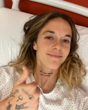 Mapi León Instagram - Había una vez 🏥.. y contando los días 😬🦁 pero calma y tranquilidad ❤️‍🩹💪🏼 
Y como me cuidan