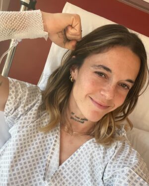 Mapi León Instagram - Había una vez 🏥.. y contando los días 😬🦁 pero calma y tranquilidad ❤️‍🩹💪🏼 
Y como me cuidan