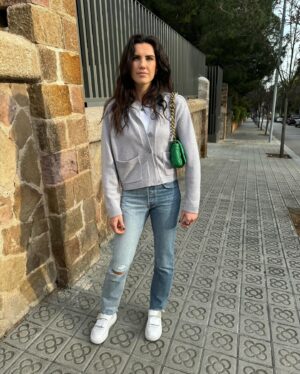 Mapi León Instagram - Una pata menos 🩼 , y habrá quien diga que llevo look de abuelo ❤️👍🏼 la última era la foto-prueba para ver la luz, pero me gusta 🥰 #7w2d