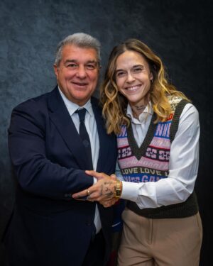 Mapi León Instagram - Muy feliz de continuar 2 añitos más en el club de mi corazón. 💙 MÉS QUE UN CLUB ❤️ 

Quería dar las gracias a todas las personas que han hecho posible este camino que tanto estoy disfrutando. Y por supuesto dar las gracias a todas las personas que se quedaron ayer, me lo pasé muy bien, sois los mejores. Y gracias culés porque me siento muy querida aquí. 💖 #Mapientrenadora #NopatiuÉsunaBrometa #mesqueunclub @fcbfemeni @uproconsulting