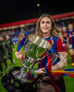 Mapi León Instagram - Ayer 💙❤️ fue muy divertido y me lo pasé muy bien. Gracias mi gente 🥰
Vídeo versión larga y… 
Sigue hasta el final para ver la evolución de mi bandera 🚩jiji 😁