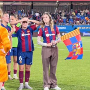 Mapi León Instagram - Ayer 💙❤️ fue muy divertido y me lo pasé muy bien. Gracias mi gente 🥰
Vídeo versión larga y… 
Sigue hasta el final para ver la evolución de mi bandera 🚩jiji 😁