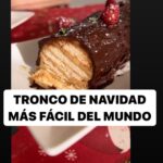 María Castro Instagram – TRONCO DE NAVIDAD!!!

Mezclamos:
-queso de untar 150g
-turrón blando 150g 
-y chocolate blanco derretido 100g 

Está es nuestra crema.
Preparamos una torre de galleta ( IMPORTANTE MOJAR CADA GALLETA EN LECHE) y crema, la tumbamos y la cubrimos con más crema

Lo llevamos a enfriar

Mientras…
-derretimos chocolate 150g 
-con matequilla 30g 

Y recubrimos.

Para decorar:
– frambuesas
-hojitas
-azúcar glass

Y vuestros invitados VAN A ALUCINAR