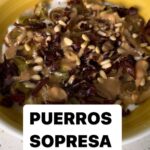 María Castro Instagram - PUERROS ASADOS SORPRESA Que vaya por delante que me chifla el puerro… pero creo q aunque no me gustase, esta receta la tendría de cabecera!!!!! Ponemos en una fuente el puerro cortado con aceite, sal y pimienta. Y se va al horno a 180 unos 15 min. Vamos con la base del plato. Yogur griego con aceite limón, sal, pimienta y hierbas provenzales. Removemos Colocamos el puerro asado ya encima de la base. Y por encima: tostamos mantequilla en la sartén y doramos jamoncito. Como toque final: hilitos de crema de cacahuete y unos piñones…o cualquier otro fruto seco. Probadlo por favor. De MUERTE! Lo haréis este finde???? Por cierto, le he visto esta ricura a @paulasumasi