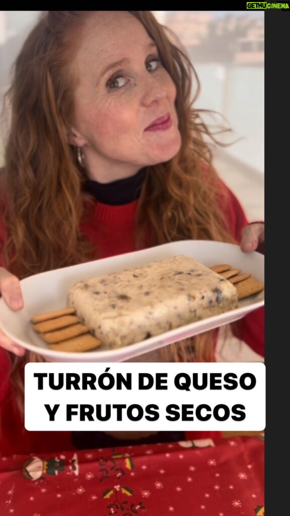 María Castro Instagram - TURRÓN DE QUESO Y FRUTOS SECOS!!! 240 g de queso brie 60g queso de untar 60g nata de montar Lo derretimos en una olla a fuego lento Mezclamos con los frutos secos que queramos… y todo lo triturados que deseemos (en mi caso bastante triturados, porque hay niñas en casa) Y lo ponemos en un recipiente forrado con plástico o papel de horno… o mismo en un envase de un brick de leche cortado por la mitad. Y a enfriar!!!! Y está de muerte! En mi caso el truqui fue mezclarlo con arándano secos y pasas, para darle el toque dulce que tanto me gusta.