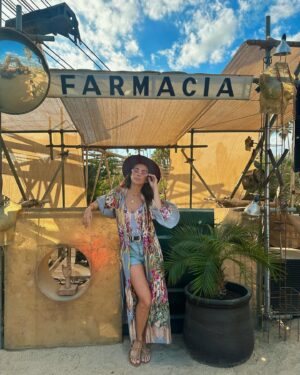 María Elisa Camargo Instagram - El perfecto cierre de un año que fue un reto para mí, para mi ego, mi auto-concepto. Qué tanta importancia le doy a encajar en un sistema que te obliga a trabajar y producir para obtener valor, y qué tanto recordar que somos seres espirituales y la importancia de jugar. WOW, qué expertos en jugar son mis amores de @maxacamp . Mind blown. The best experience to receive 2024 the WORLD had to offer, was this. Hands down. So much attention to detail, so much magic and generosity. Mexas know how to spoil ❤️ and they do it with a smile and a silly joke, every time. México tiene un chunk gigante de mi corazón. Siempre me pone las cosas en perspectiva. Y en este caso me queda claro que mi única misión en este mundo es dar AMOR, aceptar, tolerar, ESCUCHAR, darle un lugar a todos. Porque alguien tan privilegiado como yo, no tiene derecho a generar negatividad de ningún tipo. No tengo los traumas ni los demonios para respaldarlo. Así que sólo esperen amor y una sonrisa de esas amplias que ofrece mi cara, en el 2024. Gracias @craniareclaim por ofrecer básicamente un BURN en la playa. Best of every world! Y por supuesto al siempre PERFECTO y sensual @hotelelganzo por consentirnos y tratarnos divino. LOVE YOU. I’m hearing a lot about “our best version” this year, let’s walk like we talk. Ámonossss, que este año la ROMPEMOS! :: My perfect breezy tropical outfit by fave @carolinakuniverse - Mare One Piece   Nico Robe (nailing it every time- so thankful for you and what you do for the artisan community 🫶). Mi fotógrafa, partner de NYE y content creator: @magssosa 👯‍♀️ #candid