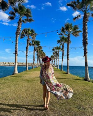 María Elisa Camargo Instagram - El perfecto cierre de un año que fue un reto para mí, para mi ego, mi auto-concepto. Qué tanta importancia le doy a encajar en un sistema que te obliga a trabajar y producir para obtener valor, y qué tanto recordar que somos seres espirituales y la importancia de jugar. WOW, qué expertos en jugar son mis amores de @maxacamp . Mind blown. The best experience to receive 2024 the WORLD had to offer, was this. Hands down. So much attention to detail, so much magic and generosity. Mexas know how to spoil ❤️ and they do it with a smile and a silly joke, every time. México tiene un chunk gigante de mi corazón. Siempre me pone las cosas en perspectiva. Y en este caso me queda claro que mi única misión en este mundo es dar AMOR, aceptar, tolerar, ESCUCHAR, darle un lugar a todos. Porque alguien tan privilegiado como yo, no tiene derecho a generar negatividad de ningún tipo. No tengo los traumas ni los demonios para respaldarlo. Así que sólo esperen amor y una sonrisa de esas amplias que ofrece mi cara, en el 2024. Gracias @craniareclaim por ofrecer básicamente un BURN en la playa. Best of every world! Y por supuesto al siempre PERFECTO y sensual @hotelelganzo por consentirnos y tratarnos divino. LOVE YOU. I’m hearing a lot about “our best version” this year, let’s walk like we talk. Ámonossss, que este año la ROMPEMOS! :: My perfect breezy tropical outfit by fave @carolinakuniverse - Mare One Piece   Nico Robe (nailing it every time- so thankful for you and what you do for the artisan community 🫶). Mi fotógrafa, partner de NYE y content creator: @magssosa 👯‍♀️ #candid
