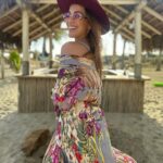 María Elisa Camargo Instagram - El perfecto cierre de un año que fue un reto para mí, para mi ego, mi auto-concepto. Qué tanta importancia le doy a encajar en un sistema que te obliga a trabajar y producir para obtener valor, y qué tanto recordar que somos seres espirituales y la importancia de jugar. WOW, qué expertos en jugar son mis amores de @maxacamp . Mind blown. The best experience to receive 2024 the WORLD had to offer, was this. Hands down. So much attention to detail, so much magic and generosity. Mexas know how to spoil ❤️ and they do it with a smile and a silly joke, every time. México tiene un chunk gigante de mi corazón. Siempre me pone las cosas en perspectiva. Y en este caso me queda claro que mi única misión en este mundo es dar AMOR, aceptar, tolerar, ESCUCHAR, darle un lugar a todos. Porque alguien tan privilegiado como yo, no tiene derecho a generar negatividad de ningún tipo. No tengo los traumas ni los demonios para respaldarlo. Así que sólo esperen amor y una sonrisa de esas amplias que ofrece mi cara, en el 2024. Gracias @craniareclaim por ofrecer básicamente un BURN en la playa. Best of every world! Y por supuesto al siempre PERFECTO y sensual @hotelelganzo por consentirnos y tratarnos divino. LOVE YOU. I’m hearing a lot about “our best version” this year, let’s walk like we talk. Ámonossss, que este año la ROMPEMOS! :: My perfect breezy tropical outfit by fave @carolinakuniverse - Mare One Piece Nico Robe (nailing it every time- so thankful for you and what you do for the artisan community 🫶). Mi fotógrafa, partner de NYE y content creator: @magssosa 👯‍♀️ #candid