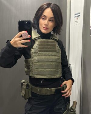 María Elisa Camargo Instagram - Another one I’m thankful for…. The gift that keeps on giving! Thank you for the waves of LOVE I’ve gotten through Valeria. Nothing cooler than being accepted and respected by the passionate gaming community - it’s been 2 amazing years 🍾 GRACIAS chiquitos por tanto! And thankful to my Infinity Ward family for making this ride so joyful and smooth. I’m so lucky 🍀❤️ Happy Thanksgiving 🍁🦃