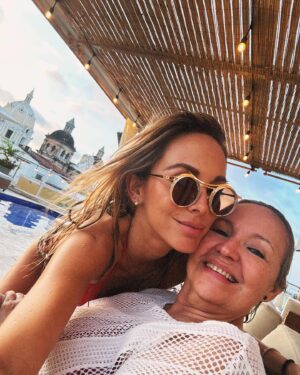 María Elisa Camargo Instagram - No sé qué pasa con este año, pero no ha habido un sólo dull moment desde el segundo uno. Qué fortuna la energía de estos días - GRACIAS @asier1968 @yumura10 y todos los involucrados en que hayamos podido vivir esta experiencia y nutrirnos el alma para continuar recargados nuestro viaje. Amo.